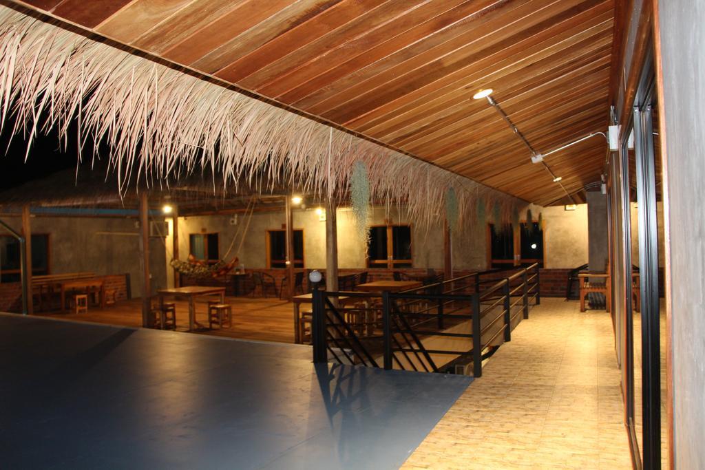 The Noi Guest House & Restaurant Koh Lipe Exterior photo