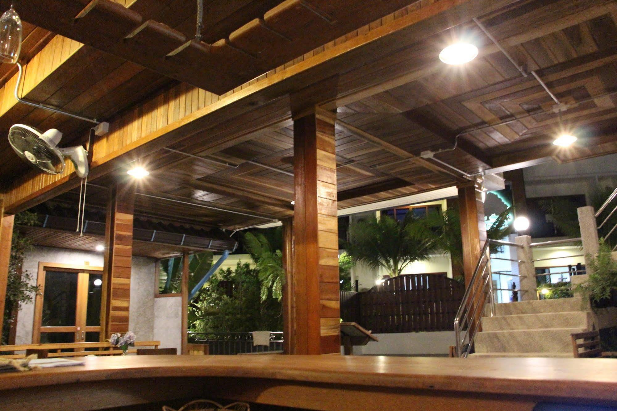 The Noi Guest House & Restaurant Koh Lipe Exterior photo